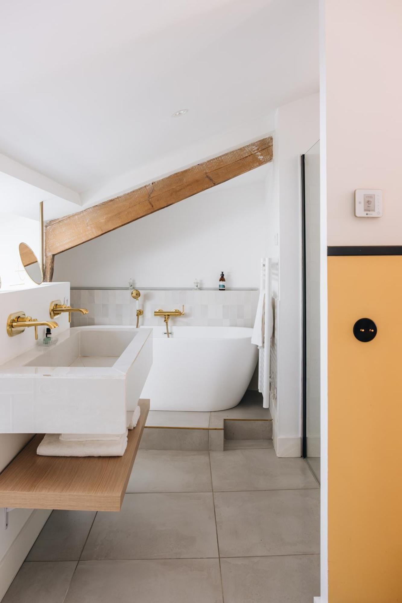 Le Château Réal Saint-Seurin-de-Cadourne Habitación foto